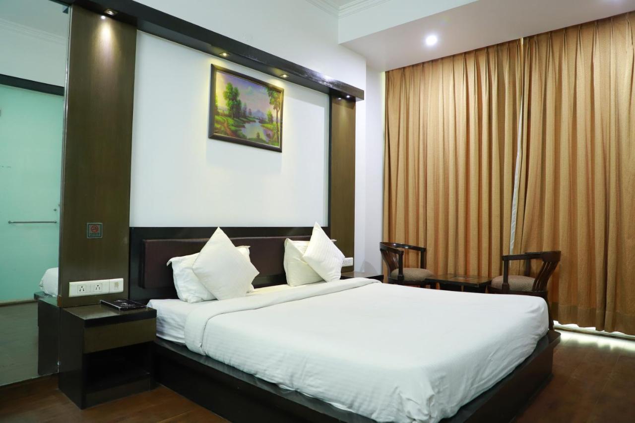 Hotel Parth Inn Ghaziabad Zewnętrze zdjęcie