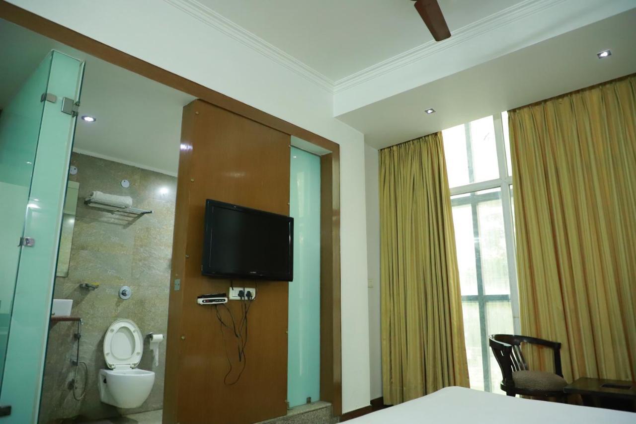 Hotel Parth Inn Ghaziabad Zewnętrze zdjęcie