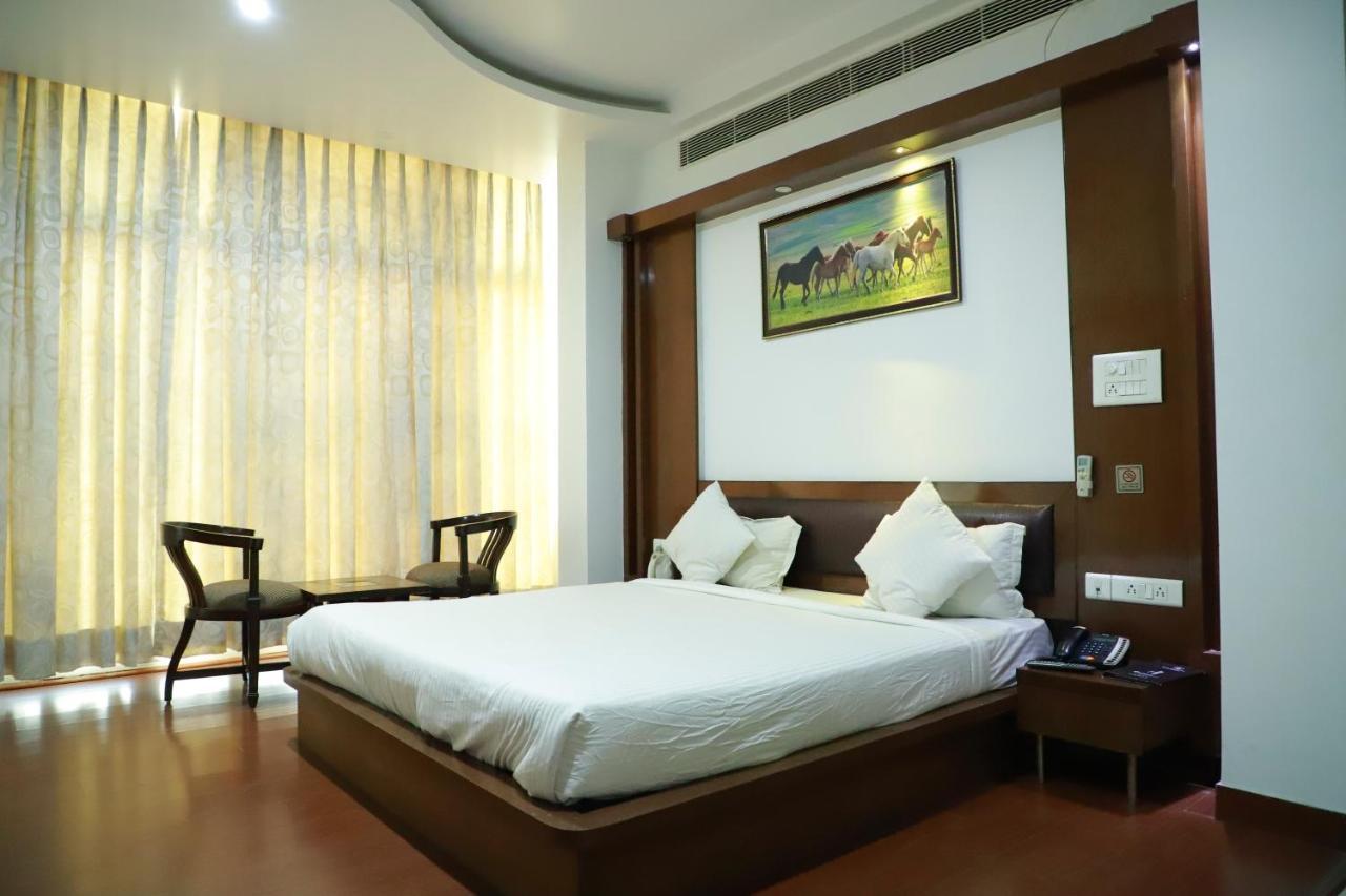 Hotel Parth Inn Ghaziabad Zewnętrze zdjęcie